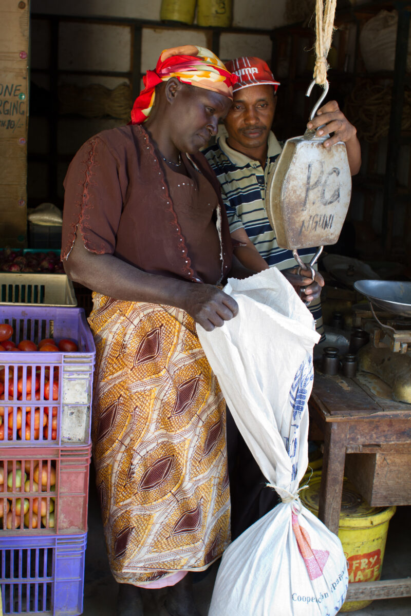 Buying Beans and Maize in Kenya — Woman buys beans and maize at a store in Kenya — food, market, store, beans, maize