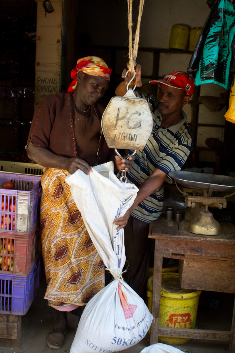 Buying Beans and Maize in Kenya — Woman buys beans and maize at a store in Kenya — food, market, store, beans, maize