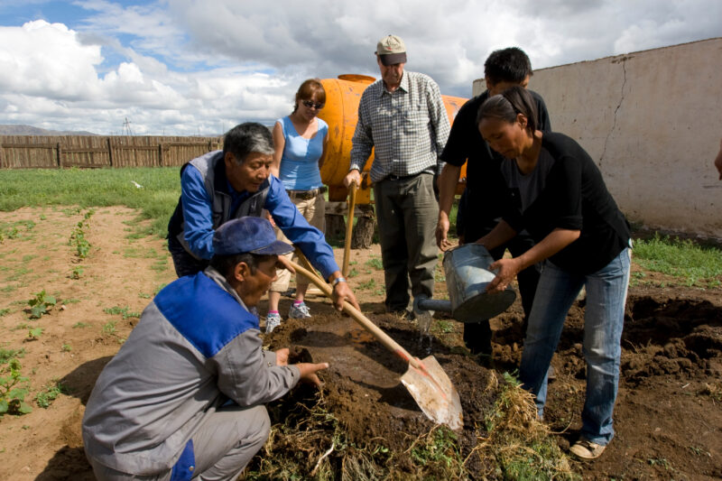 Learning to Compost in Mongolia — People learn how to compost in Mongolia — Mongolia, agricultural instruction, agriculture, food security