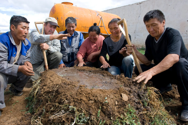 Learning to Compost in Mongolia — People learn how to compost in Mongolia — Mongolia, agricultural instruction, agriculture, food security