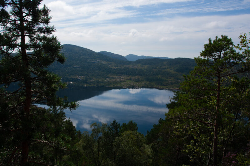 Mountain Lake in Norway — Scenic mountain Lake on the hike to Pulpit Rock in Norway — Norway, Scenic, lake, lakes