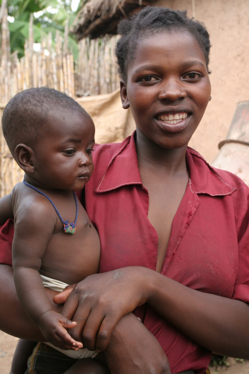 Mother and Baby in Malawi — Stock Images of mothers in Malawi holding their babies — Africa, Malawi