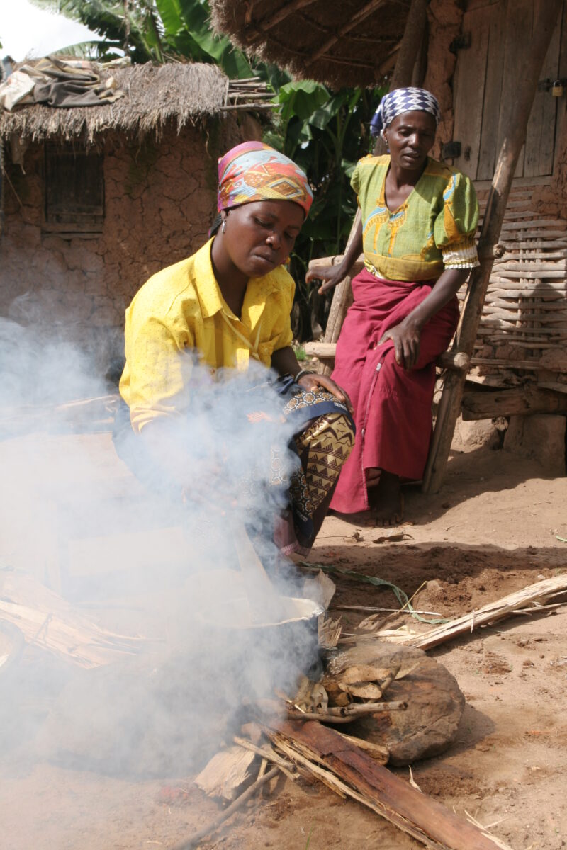 Food Preporation in Malawi — Women cook emeergency food rations over an open fire by their home in a village in Malawi — Malawi, Africa, food, preporation, c...