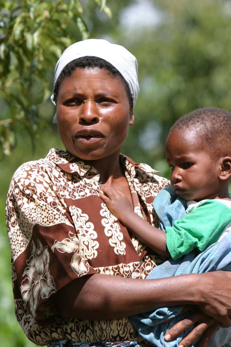 Mother and Baby in Malawi — Stock Images of mothers in Malawi holding their babies — Africa, Malawi