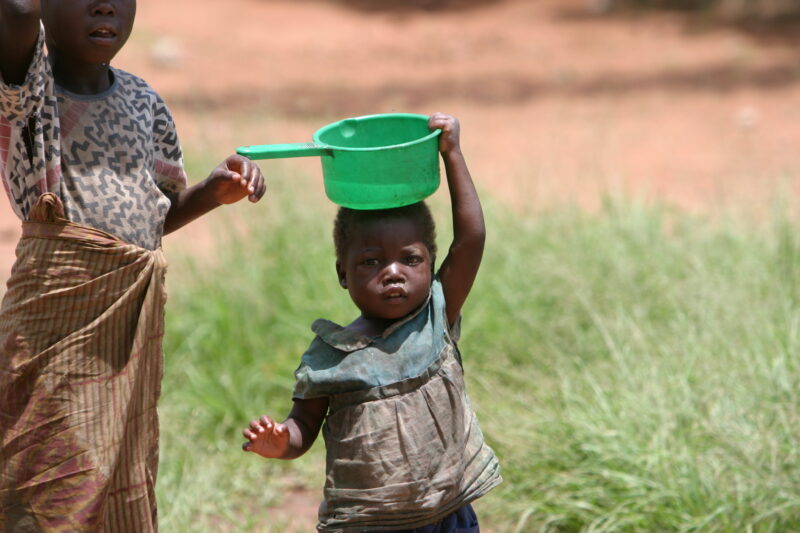 Collecting Water in malawi — Baby Helps collect water in Malawi, Africa — Malawi, Africa