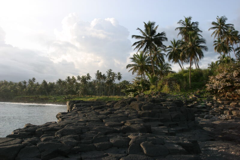 Volcanic Shoreline of Sao Tome — Stock Images of a lava rock beach on the island of Sao Tome, Africa — Sao Tome, Africa, ocean, scenic, lava