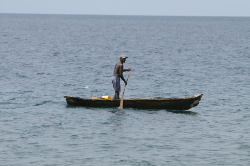 Fishing — Men of Sau Tome fish in the traditional way from handmade canoes — Sao Tome, Africa, fishermen, fishing, ocean