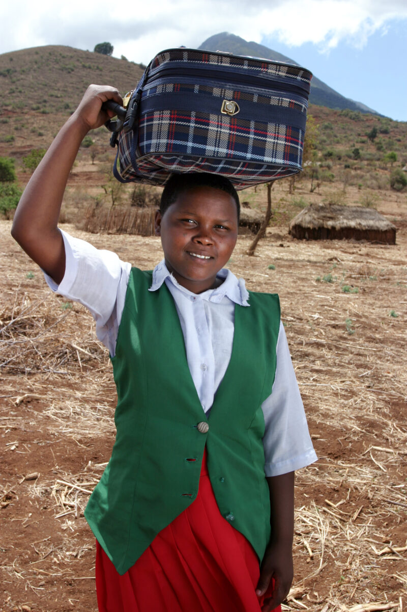 Girl and her suit Case — The beautiful children of Hanang District, Tanzania - Girl on her way to boarding school. — Tanzania, Africa, Hanang, faces, child