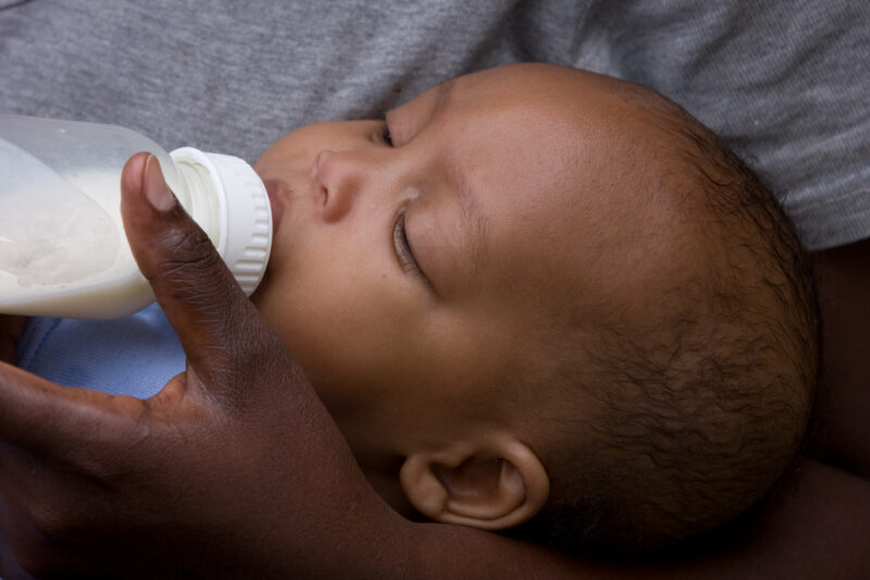 Orphan Babies in Tanzania — Abandoned and orphaned babies, get a new chance at life at a infant orphanage, Cradle of Love, in Usa River, Tanzania — Africa, T...