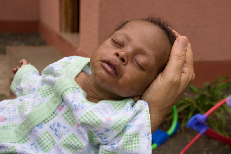 Orphan Babies in Tanzania — Abandoned and orphaned babies, get a new chance at life at a infant orphanage, Cradle of Love, in Usa River, Tanzania — Africa, T...