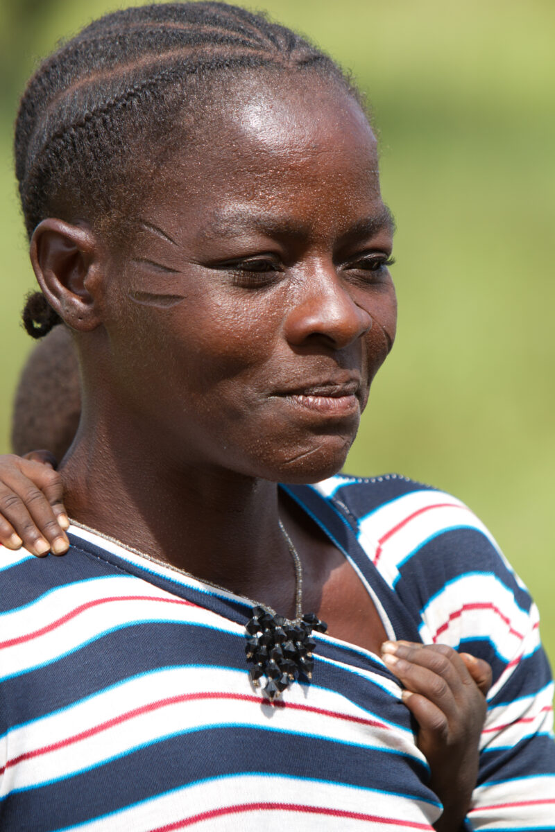 Woman in Burkina Faso — Woman living in a rural village in Burkina faso, Africa — Africa, West Africa, Burkina Faso, poor, poverty