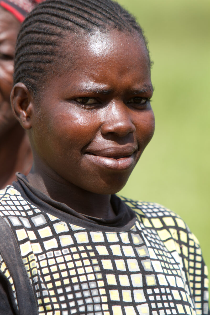 Woman in Burkina Faso — Woman living in a rural village in Burkina faso, Africa — Africa, West Africa, Burkina Faso, poor, poverty