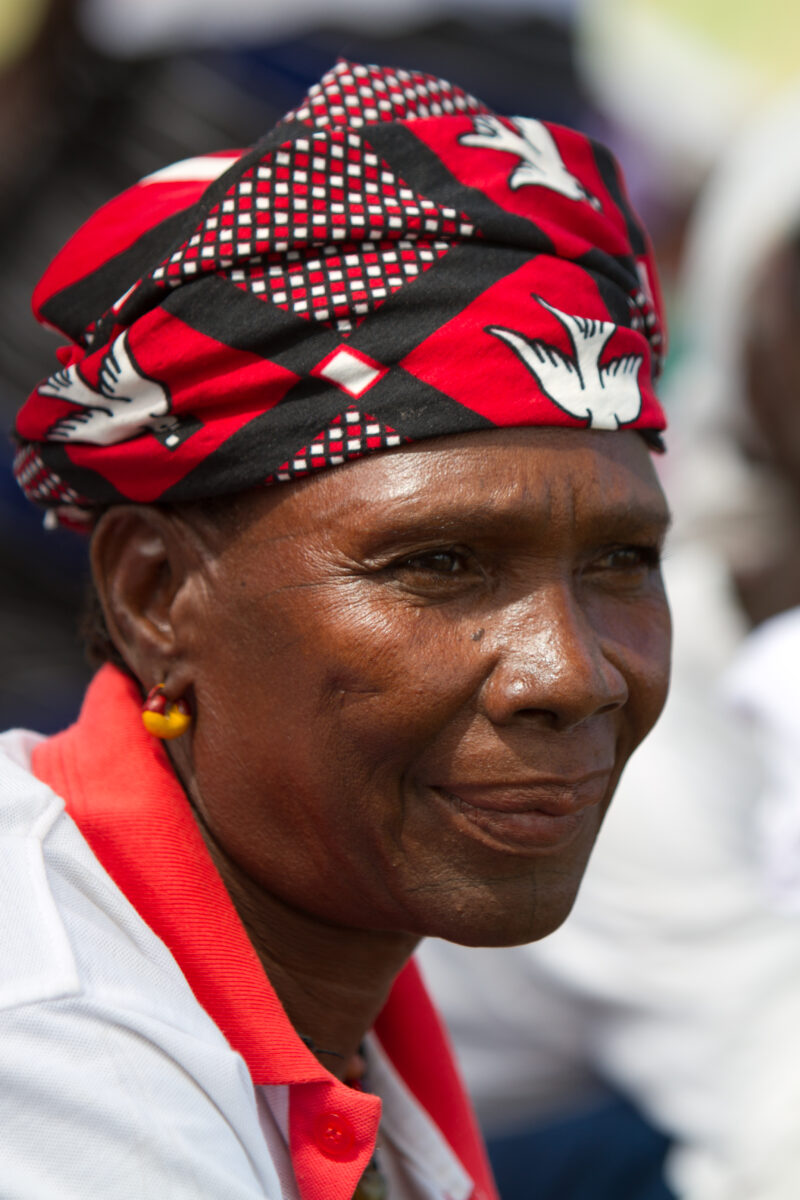 Woman in Burkina Faso — Woman living in a rural village in Burkina faso, Africa — Africa, West Africa, Burkina Faso, poor, poverty