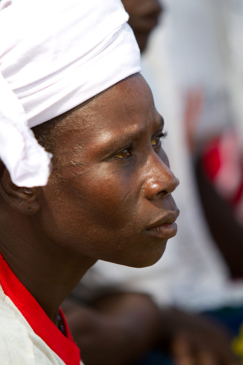 Woman in Burkina Faso — Woman living in a rural village in Burkina faso, Africa — Africa, West Africa, Burkina Faso, poor, poverty