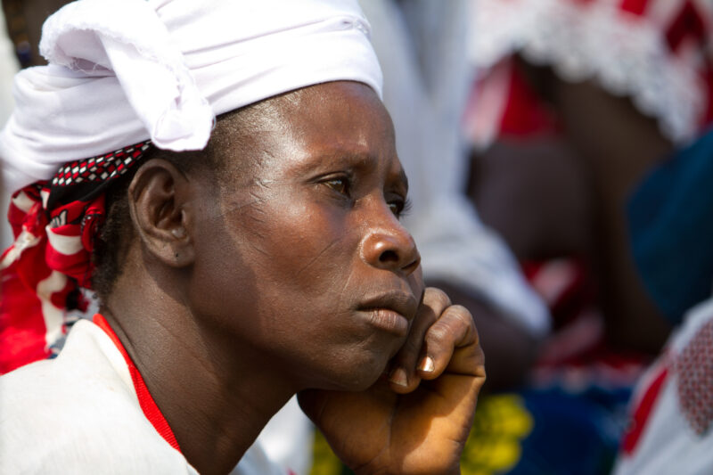 Woman in Burkina Faso — Woman living in a rural village in Burkina faso, Africa — Africa, West Africa, Burkina Faso, poor, poverty