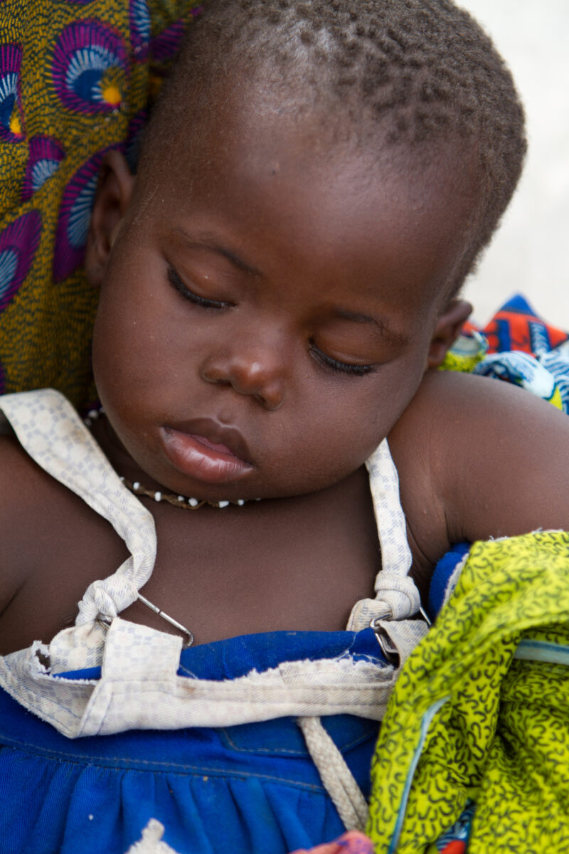 Baby in Burkina Faso — Baby living in a remote region of Burkina Faso, Africa — Africa, West Africa, Burkina Faso, poor, poverty