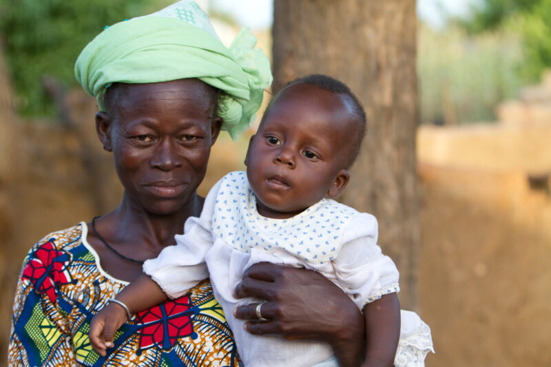 Mother and Baby in Burkina Faso — Mother with her baby, in a remote village in Burkina Faso, Africa. — Africa, West Africa, Burkina Faso, poor, poverty