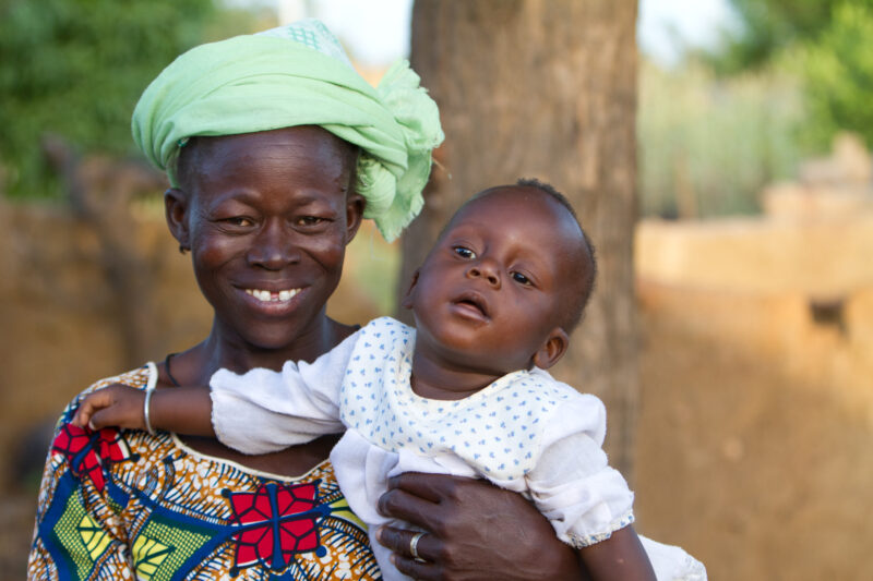 Mother and Baby in Burkina Faso — Mother with her baby, in a remote village in Burkina Faso, Africa. — Africa, West Africa, Burkina Faso, poor, poverty