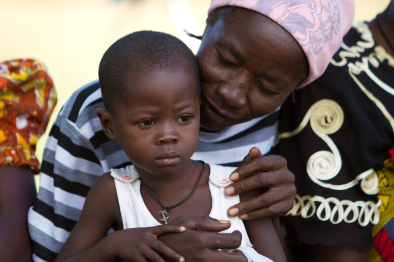 Mother and Baby in Burkina Faso — Mother with her baby, in a remote village in Burkina Faso, Africa. — Africa, West Africa, Burkina Faso, poor, poverty