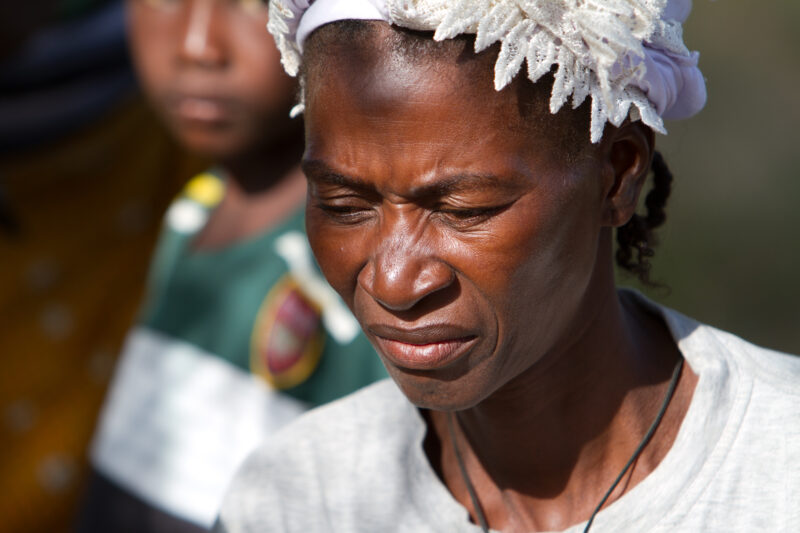 Woman in Burkina Faso — Woman living in a rural village in Burkina faso, Africa — Africa, West Africa, Burkina Faso, poor, poverty