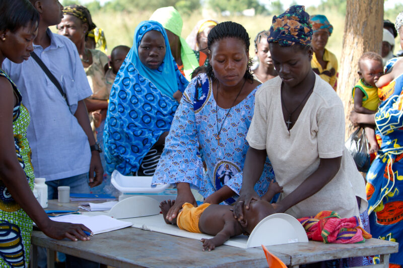 Growth Monitoring in Burkina Faso — Health workers do growth monitoring at a mobile outdoor clinic in a remote village of Burkina Faso, Africa — Africa, West...