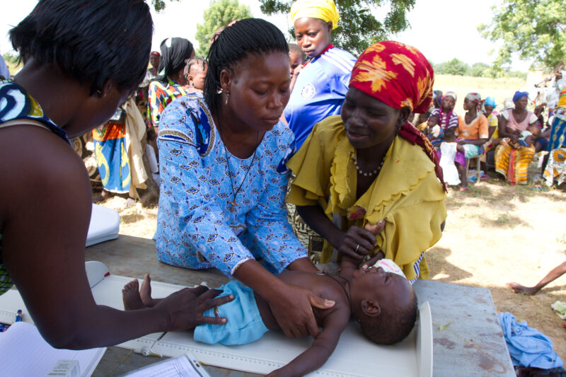 Growth Monitoring in Burkina Faso — Health workers do growth monitoring at a mobile outdoor clinic in a remote village of Burkina Faso, Africa — Africa, West...