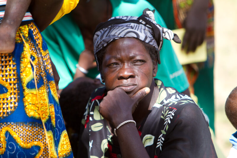 Woman in Burkina Faso — Woman living in a rural village in Burkina faso, Africa — Africa, West Africa, Burkina Faso, poor, poverty