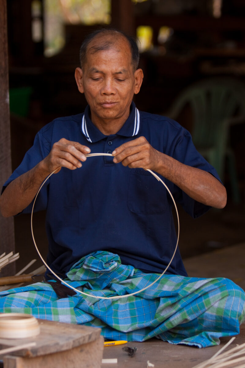 Myanmar — Working in a craft production center in Bagan, making souvenirs for tourists. — Burma, Myanmar, crafts, tourism, work