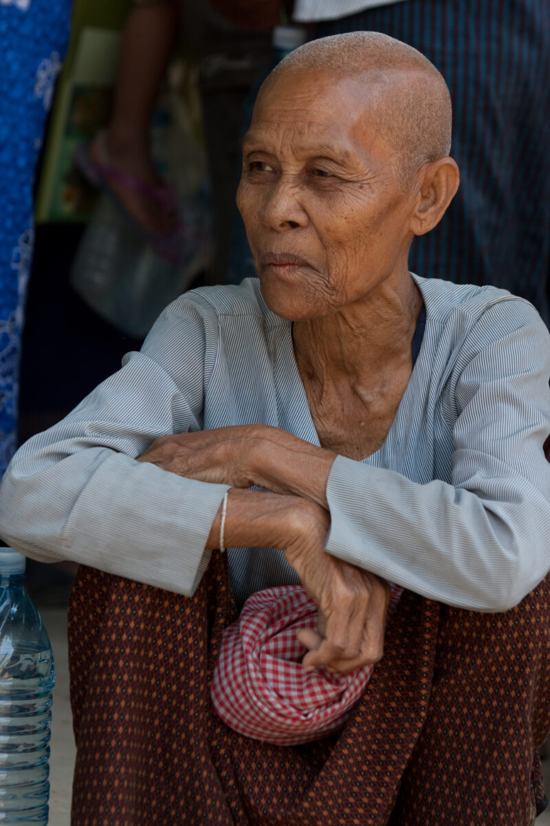 Woman in Cambodia — Stock image of a woman living in Rural Cambodia: A woman with a shaved head in Cambodia usually means that she is a widow. — Woman, women...