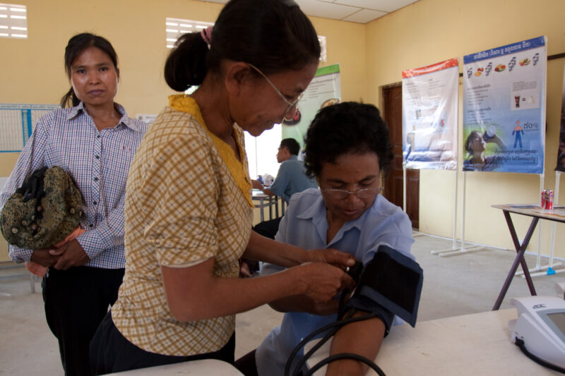 Getting Blood Pressure taken — Stock Image of Blood pressure reading at a health clinic in Cambodia — Cambodia, Health, medical, checkup, doctor visit