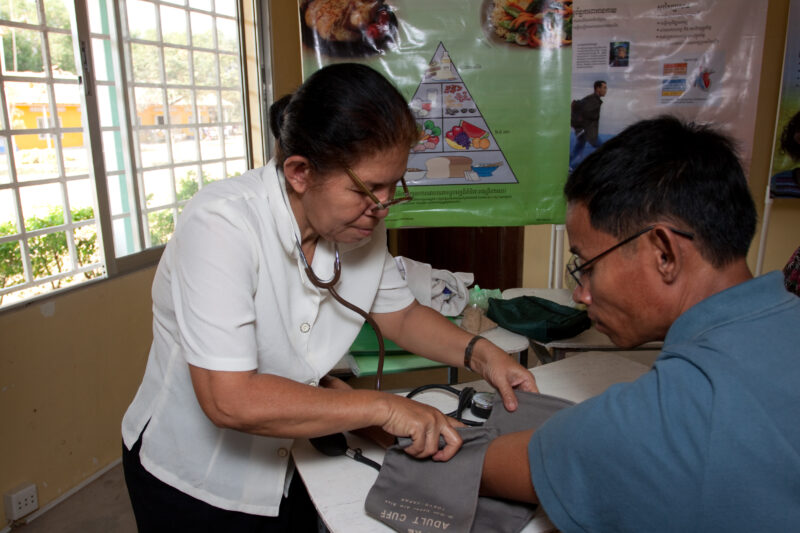 Getting Blood Pressure taken — Stock Image of Blood pressure reading at a health clinic in Cambodia — Cambodia, Health, medical, checkup, doctor visit