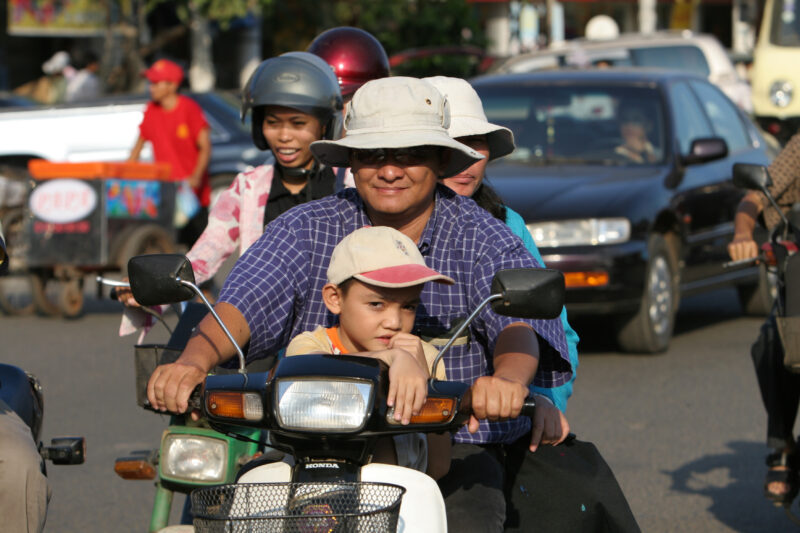 Daily Commute by Moterbike — People travel to work on motorbike in Phnom Penh, Cambodia — Cambodia, street, streets, traffic, motorcycle