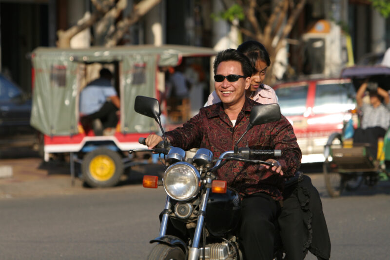 Daily Commute by Moterbike — People travel to work on motorbike in Phnom Penh, Cambodia — Cambodia, street, streets, traffic, motorcycle