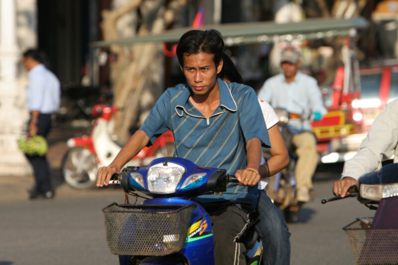 Daily Commute by Moterbike — People travel to work on motorbike in Phnom Penh, Cambodia — Cambodia, street, streets, traffic, motorcycle