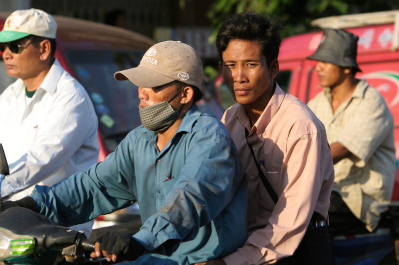 Daily Commute by Moterbike — People travel to work on motorbike in Phnom Penh, Cambodia — Cambodia, street, streets, traffic, motorcycle