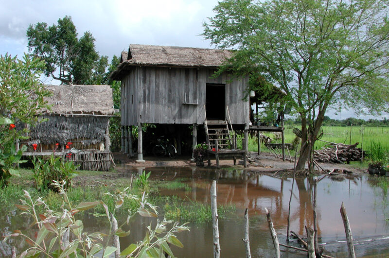 Houses in Cambodia — Stock image of typical housing of rural poor in Cambodia — Cambodia, poor, poverty, housing, houses