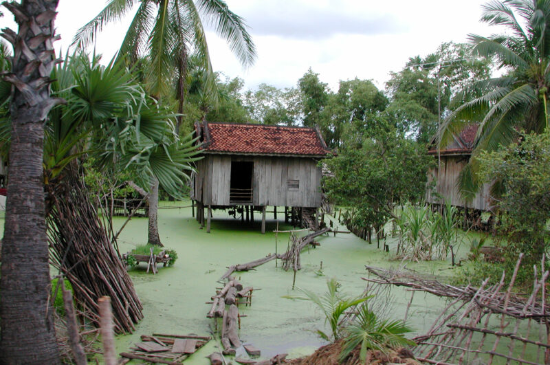 Houses in Cambodia — Stock image of typical housing of rural poor in Cambodia — Cambodia, poor, poverty, housing, houses