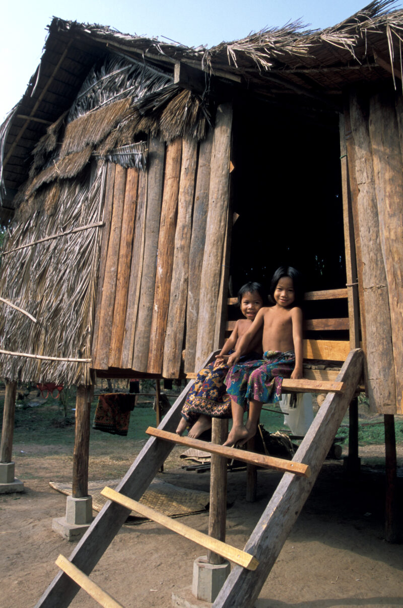 Houses in Cambodia — Stock image of typical housing of rural poor in Cambodia — Cambodia, poor, poverty, housing, houses