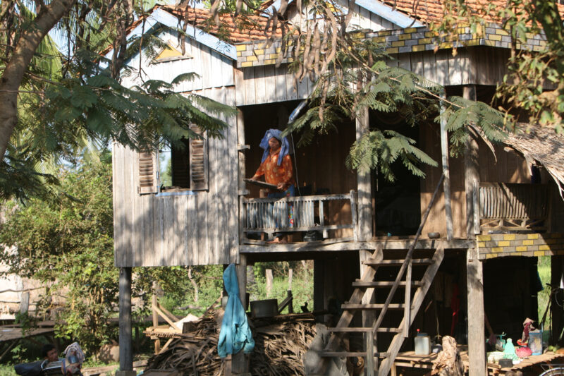 Houses in Cambodia — Stock image of typical housing of rural poor in Cambodia — Cambodia, poor, poverty, housing, houses