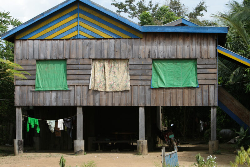Houses in Cambodia — Stock image of typical housing of rural poor in Cambodia — Cambodia, poor, poverty, housing, houses