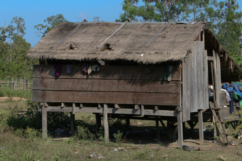 Houses in Cambodia — Stock image of typical housing of rural poor in Cambodia — Cambodia, poor, poverty, housing, houses