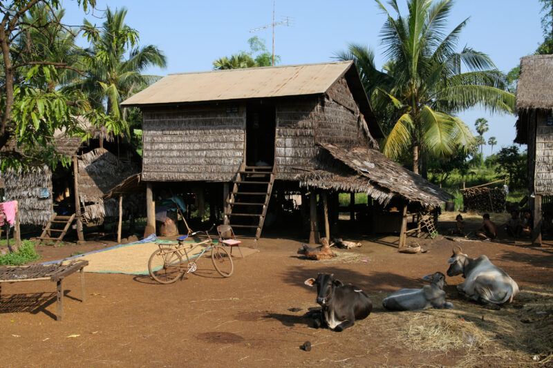 Houses in Cambodia — Stock image of typical housing of rural poor in Cambodia — Cambodia, poor, poverty, housing, houses