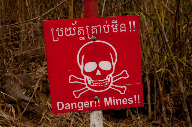 Land Mine Warning in Camboda — Leftover from the civil war in Cambodia in the 70's and 80's, many fields are still being cleared of deadly land mines. — Camb...