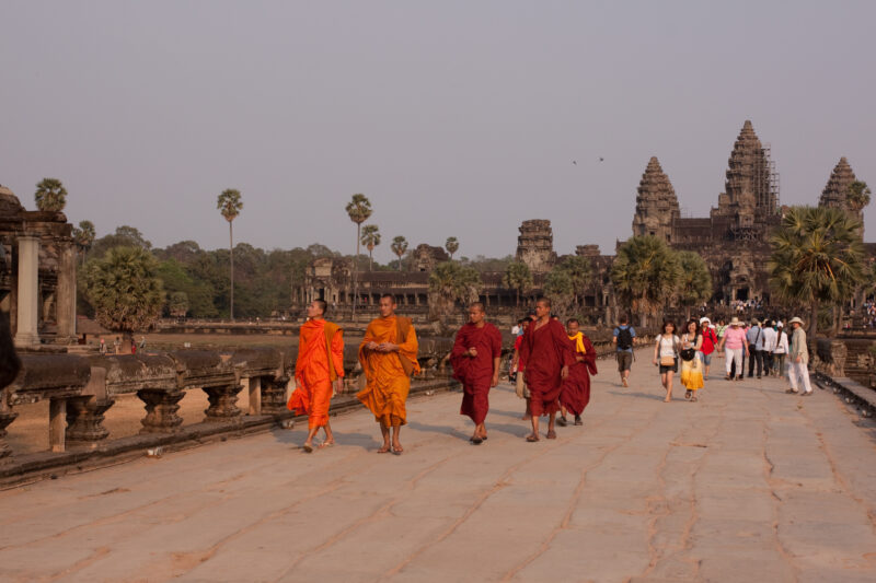 Angkor Wat in Cambodia — Stock image of the temple ruins of Angkor Wat complex near Siem Reap, Cambodia — Cambodia, Angkor Wat, Siem Reap, monks, Buddhist