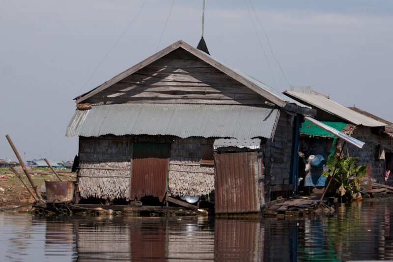 Life on Tonle Sap Lake in Cambodia — Stock Images of people living in a floating village on Tonle Sap Lake, Cambodia — Cambodia, poverty, tonle sap Lake, flo...