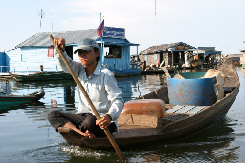 Life on Tonle Sap Lake in Cambodia — Stock Images of people living in a floating village on Tonle Sap Lake, Cambodia — Cambodia, poverty, tonle sap Lake, flo...