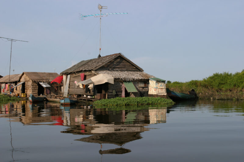 Life on Tonle Sap Lake in Cambodia — Stock Images of people living in a floating village on Tonle Sap Lake, Cambodia — Cambodia, poverty, tonle sap Lake, flo...