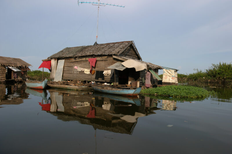 Life on Tonle Sap Lake in Cambodia — Stock Images of people living in a floating village on Tonle Sap Lake, Cambodia — Cambodia, poverty, tonle sap Lake, flo...