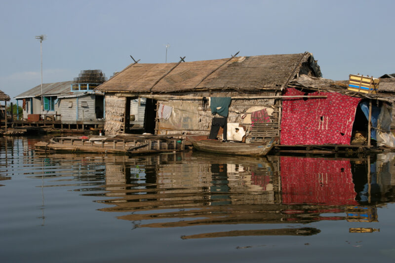 Life on Tonle Sap Lake in Cambodia — Stock Images of people living in a floating village on Tonle Sap Lake, Cambodia — Cambodia, poverty, tonle sap Lake, flo...