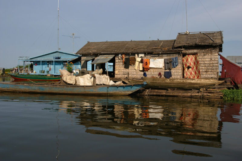 Life on Tonle Sap Lake in Cambodia — Stock Images of people living in a floating village on Tonle Sap Lake, Cambodia — Cambodia, poverty, tonle sap Lake, flo...